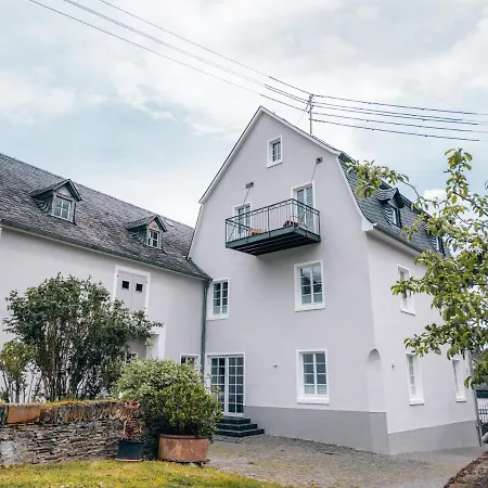 Gut Foersterlay - Exklusive Boutique Im Historischen Winzerhaus Direkt An Der Mosel Apartmán *