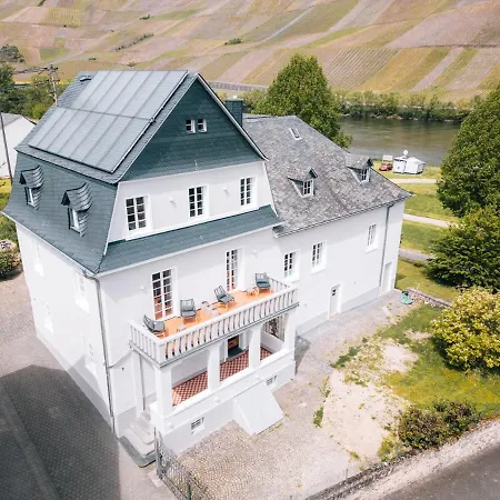 Gut Foersterlay - Exklusive Boutique Im Historischen Winzerhaus Direkt An Der Mosel