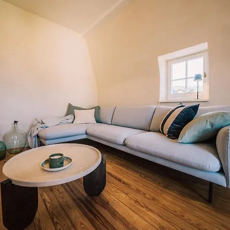 Gut Foersterlay - Exklusive Boutique Im Historischen Winzerhaus Direkt An Der Mosel Lösnich