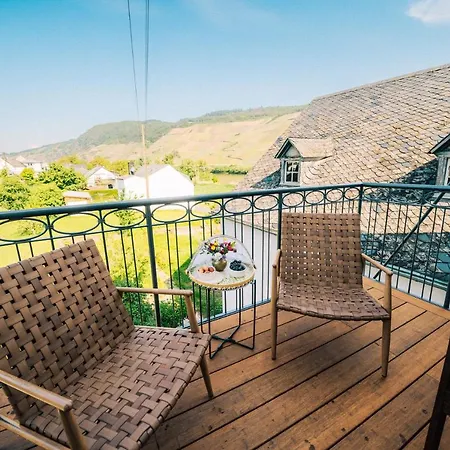 Gut Foersterlay - Exklusive Boutique Im Historischen Winzerhaus Direkt An Der Mosel Lösnich