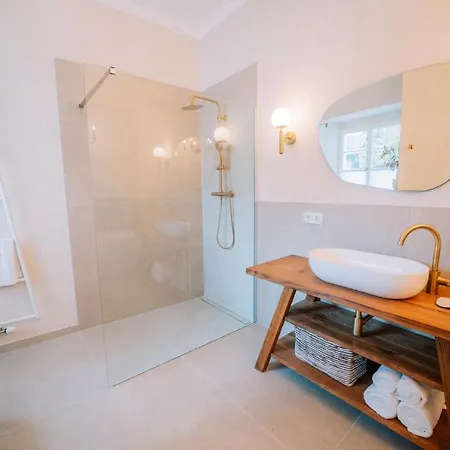 Gut Foersterlay - Exklusive Boutique Im Historischen Winzerhaus Direkt An Der Mosel *