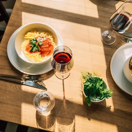 Gut Foersterlay - Exklusive Boutique Im Historischen Winzerhaus Direkt An Der Mosel * Lösnich