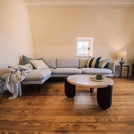 Apartment Gut Foersterlay - Exklusive Boutique Im Historischen Winzerhaus Direkt An Der Mosel Losnich