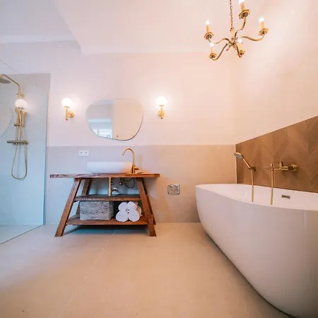 Gut Foersterlay - Exklusive Boutique Im Historischen Winzerhaus Direkt An Der Mosel Apartment Losnich