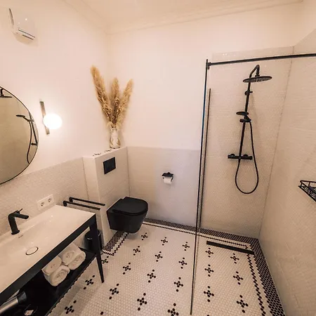 Gut Foersterlay - Exklusive Boutique Im Historischen Winzerhaus Direkt An Der Mosel Daire Lösnich