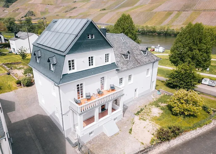 Gut Foersterlay - Exklusive Boutique Im Historischen Winzerhaus Direkt An Der Mosel