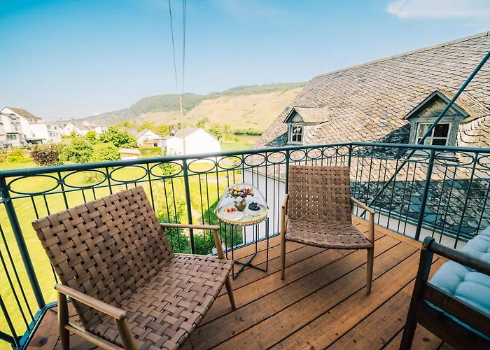 Gut Foersterlay - Exklusive Boutique Im Historischen Winzerhaus Direkt An Der Mosel Lösnich