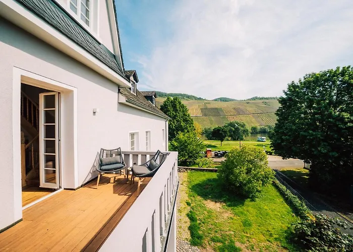 Gut Foersterlay - Exklusive Boutique Im Historischen Winzerhaus Direkt An Der Mosel * Lösnich